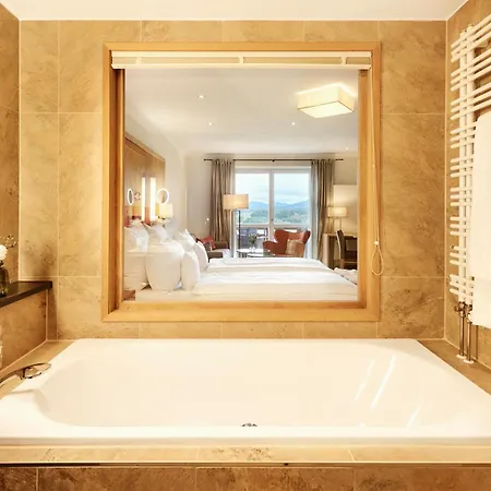 Auf Der Gsteig Gmbh Hotel 4*