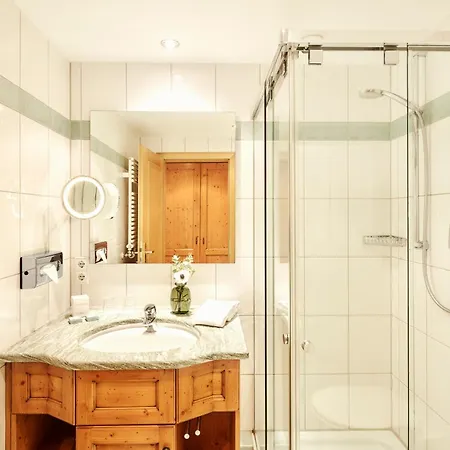 Auf Der Gsteig Gmbh Hotel 4*