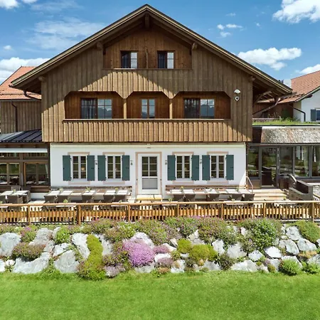 Auf Der Gsteig Gmbh Hotel 4*
