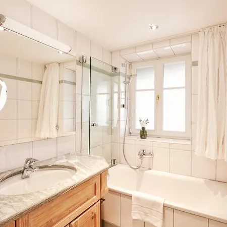 Auf Der Gsteig Gmbh Hotel 4*
